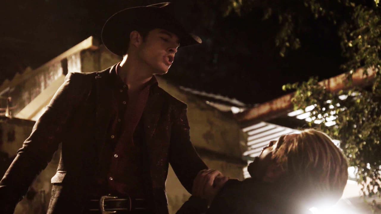 También
<b><a href="http://www.univision.com/novelas/la-doble-vida-de-estela-carrillo/danilo-asesino-a-tom-video">acabó con la vida de Tom</a></b> por haberle robado parte del dinero que tenía que lavarle a 'El Dorado'.