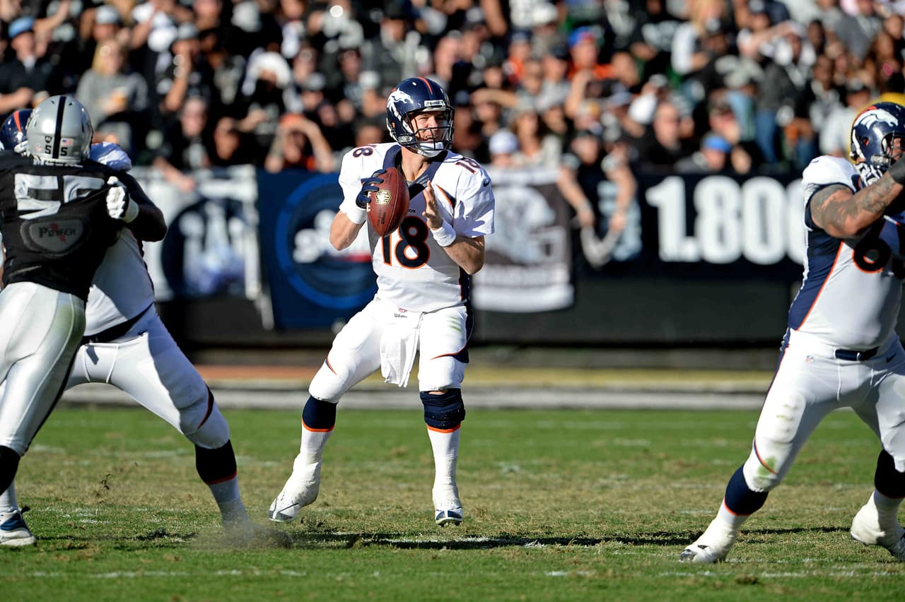 Desde hace 2 temporadas Peyton Manning se convirtió en el número uno en pases de touchdown con 539; dejó atrás a Brett Favre con 508; tercero es Dan Marino con 420 y en cuarto empatados Tom Brady y Drew Brees con 414.