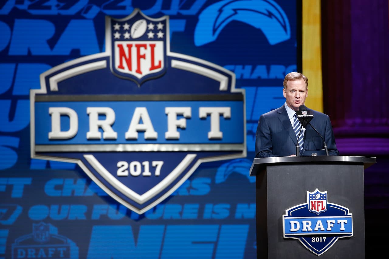 PHILADELPHIA, PA - APRIL 27: Commissioner of the National Football League Roger Goodell speaks during the first round of the 2017 NFL Draft at the Philadelphia Museum of Art on April 27, 2017 in Philadelphia, Pennsylvania. (Photo by Jeff Zelevansky/Getty Images)