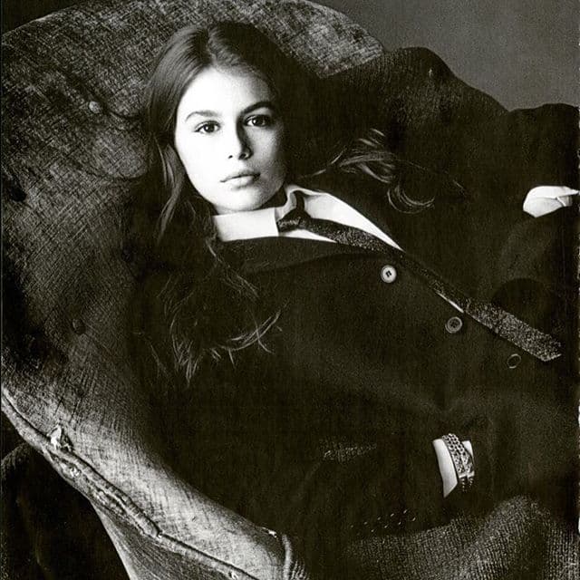 Pero Kaia no sólo brilla en revistas.