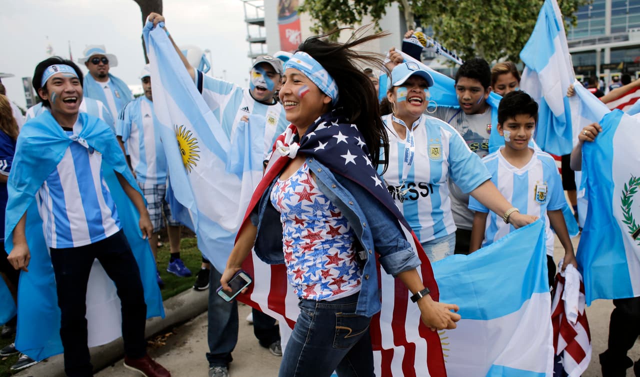 La Copa América Centenario no sólo fue un espectáculo dentro de las canchas sino en las gradas. Disfruta de las bellezas que apoyaron a sus ídolos.
