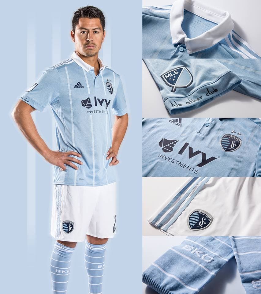 El clacisismo dicta la estética de la nueva camiseta de SKC. (Facebook | Sporting Kansas City)