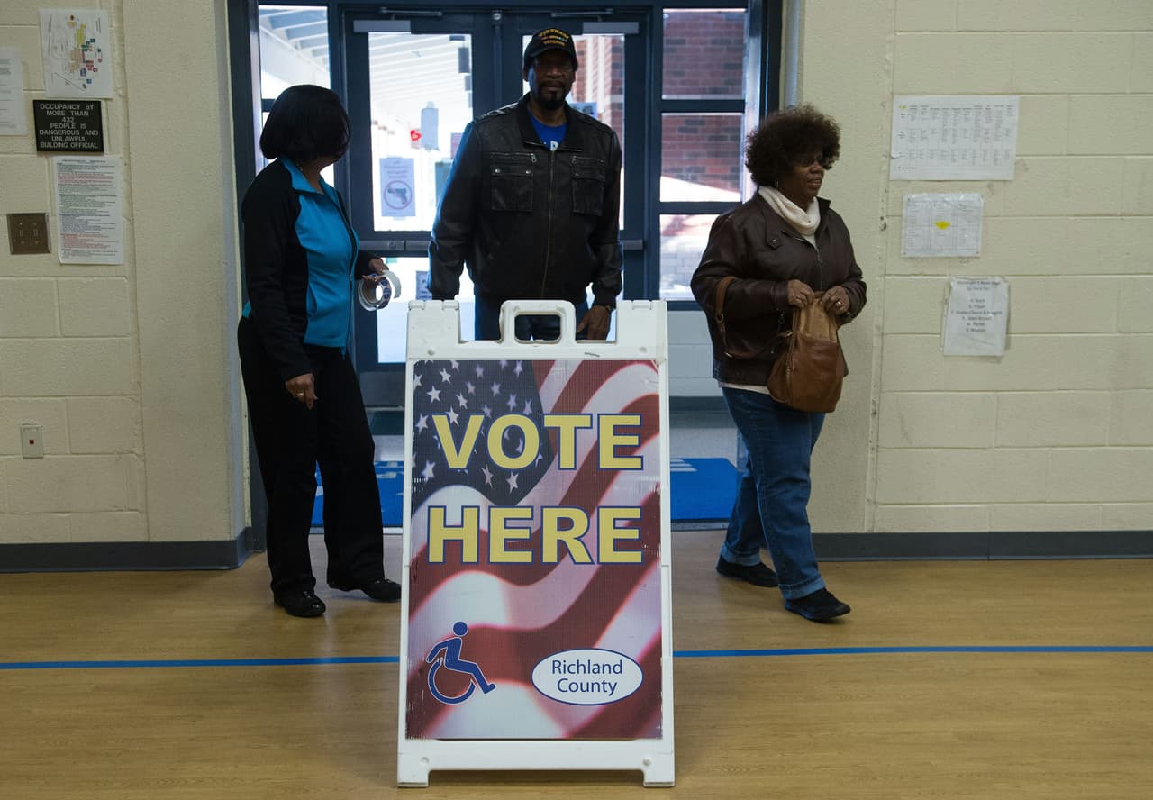 Los centros electorales abrieron a las 7 AM del Este y cerrarán a las 7 PM. (Foto por Nicholas Kamm, AFP).