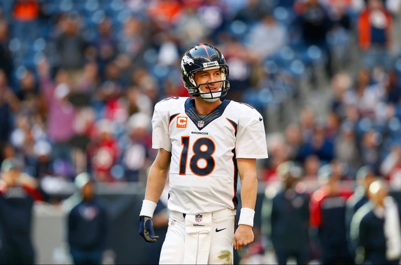 ¡Sonrisa a todo lo que da! Tras lanzar su pase de TD 51 de la temporada ante los Houston Texans en el Reliant Stadium el 22 de diciembre del 2013.