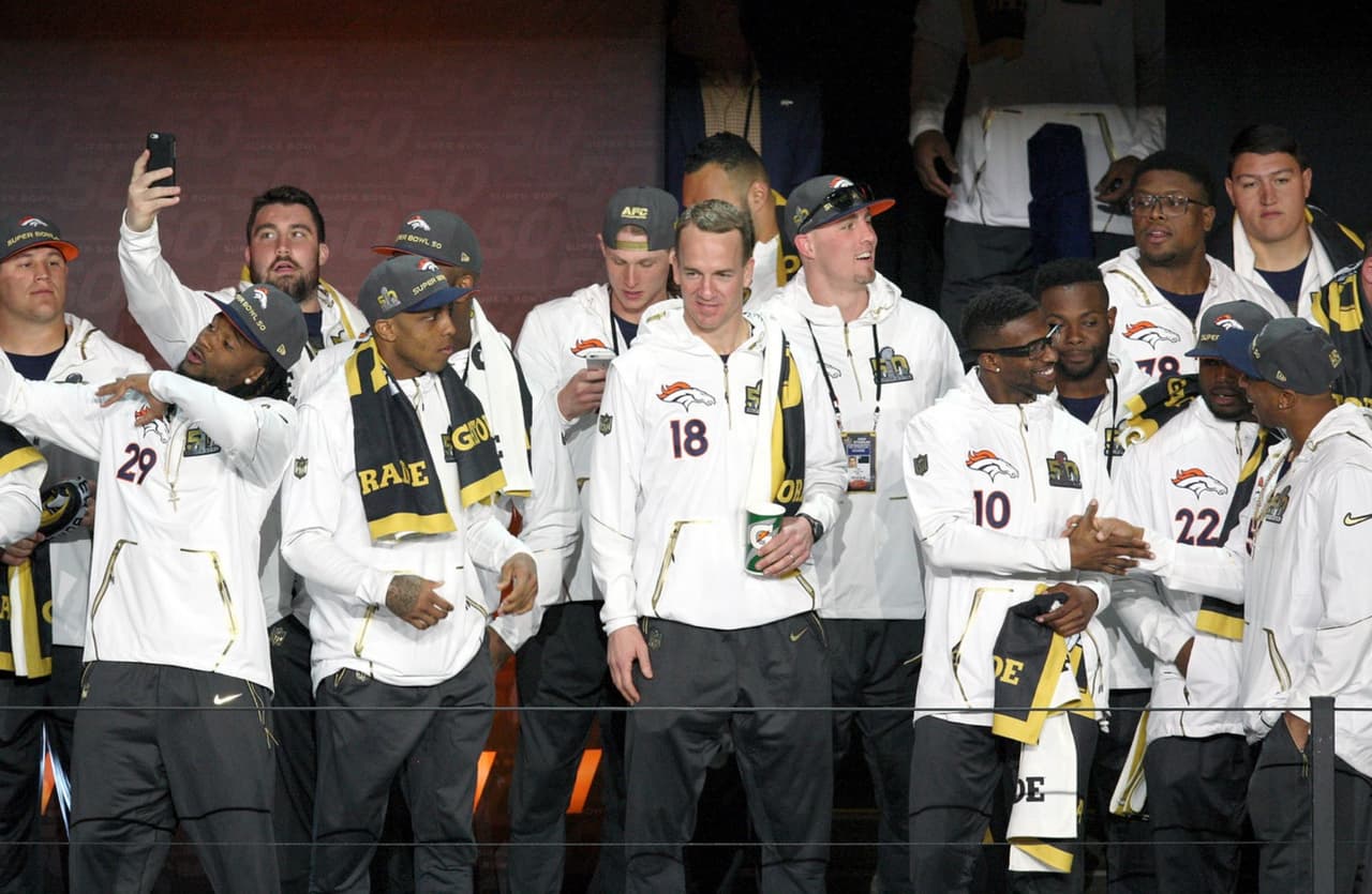 Durante el Opening Night del Super Bowl 50 en San José, California.