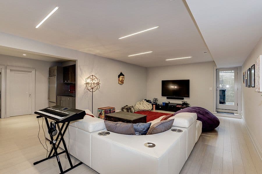 Otra zona de estar, dedicada a televisión y música.