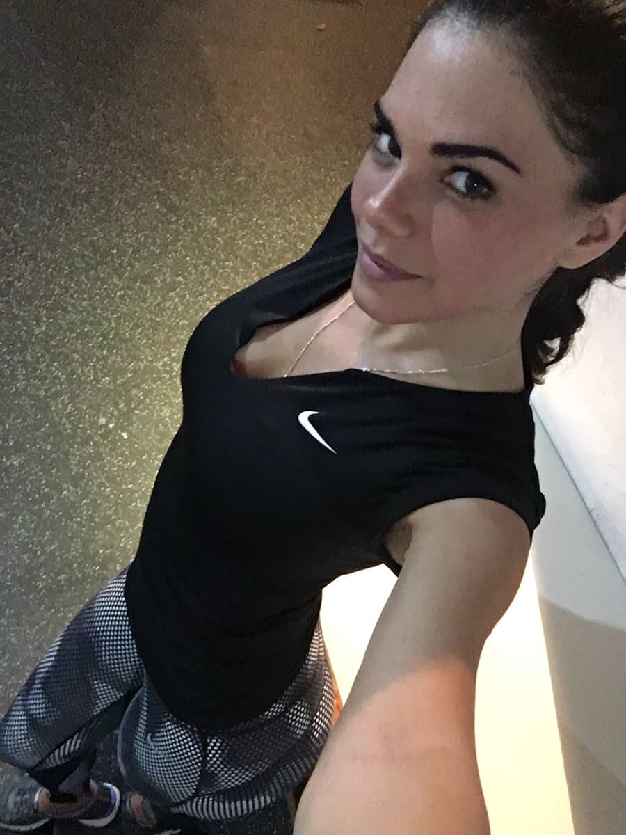 "Yo creo que todo está basado en una buena alimentación, por el trabajo no tengo tanto tiempo de hacer ejercicio, pero intento tomar mucha agua y hacer cardio al menos media hora al día", confesó
<b><a href="http://www.univision.com/temas/livia-brito">Livia</a></b> a la revista '
<b><a href="http://www.caras.com.mx/">Caras</a></b>'.