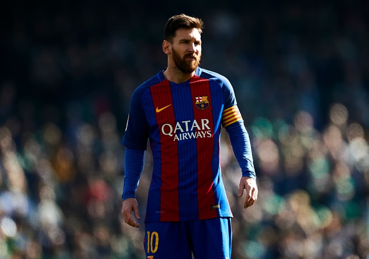 Hoy en día es uno de los mejores jugadores en la historia del fútbol y capitán del Barça y de la selección de Argentina.