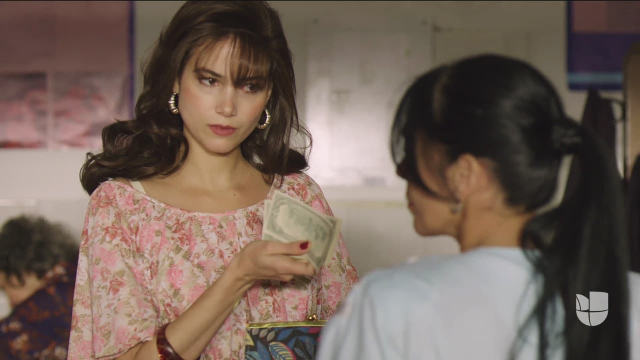 Con tal de verlo, pagaba a la dueña de una estética para que la dejara encerrarse junto a él en uno de los cuartos y así burlar a los escoltas que siempre la acompañaban.