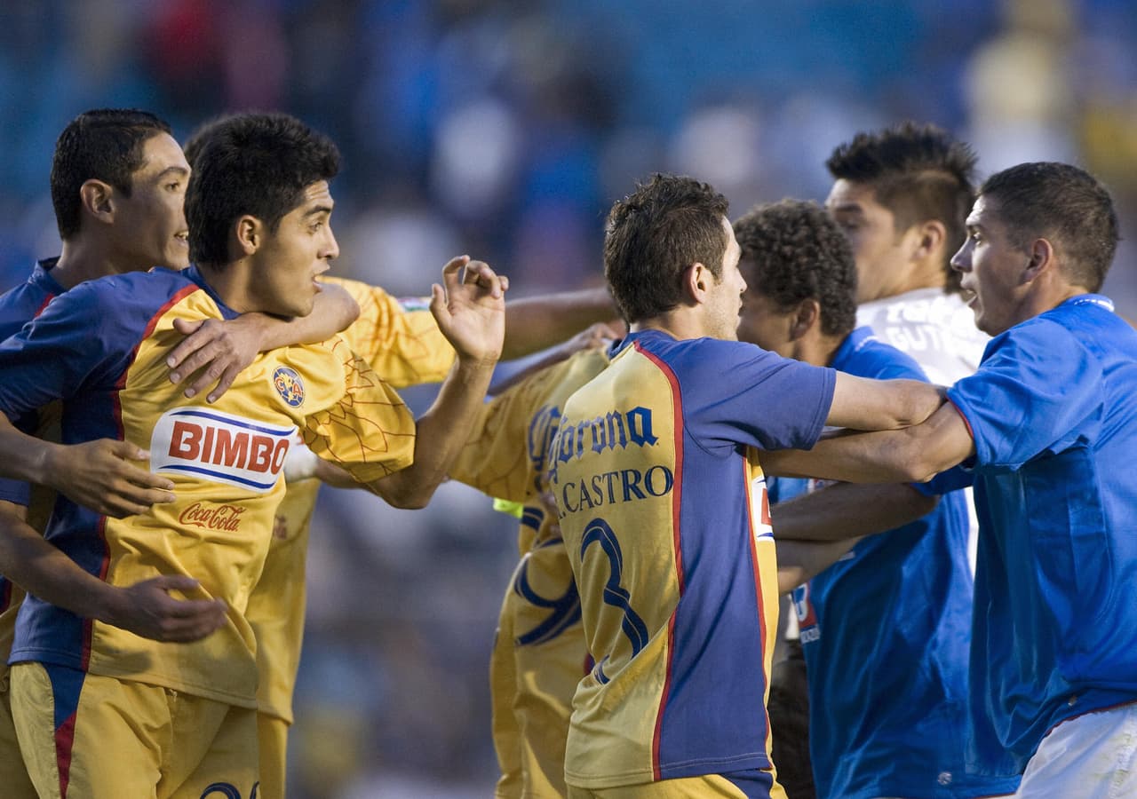 Al final del juego entre Cruz Azul y América en el Clausura 2008, celestes y cremas se enzarzaron en tremenda batalla campal. Miguel Sabah y Nicolás Vigneri, así como Juan Carlos Mosqueda, Óscar Rojas y Luis Villegas fueron sancionados con seis partidos.