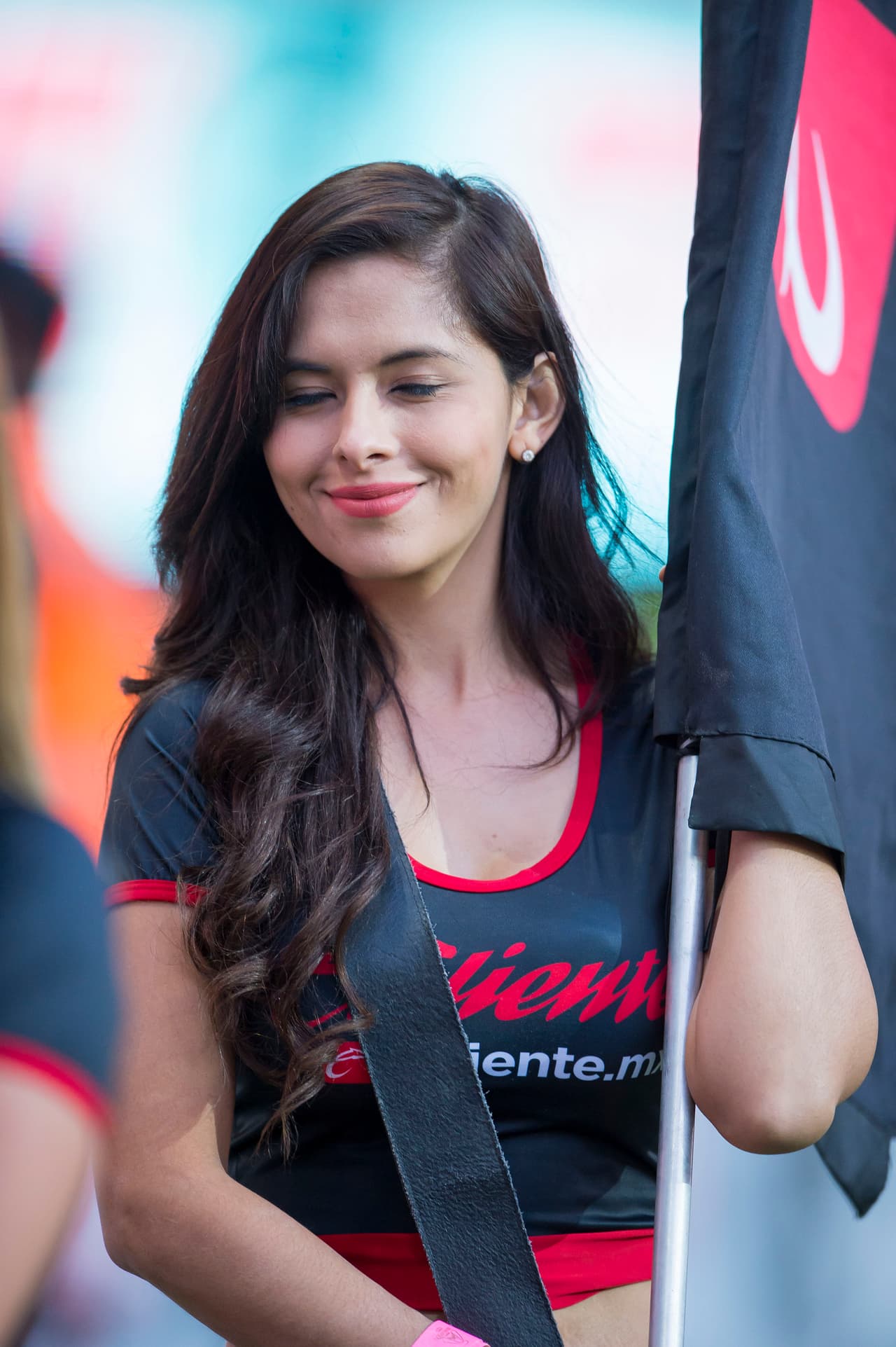 La final de la Copa MX en Guadalajara entre Chivas y Morelia se vio enmarcada por el colorido característico de este tipo de encuentros, con la belleza de porristas y fanáticas, y con la fiesta que se vive en las tribunas.