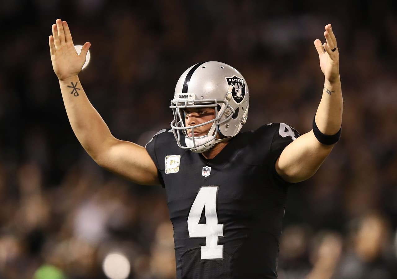 OAKLAND, CA - NOVEMBER 06: Derek Carr #4 of the Oakland Raiders celebrates a touchdown during the second quarter against the Denver Broncos at Oakland-Alameda County Coliseum on November 6, 2016 in Oakland, California. (Photo by Ezra Shaw/Getty Images)