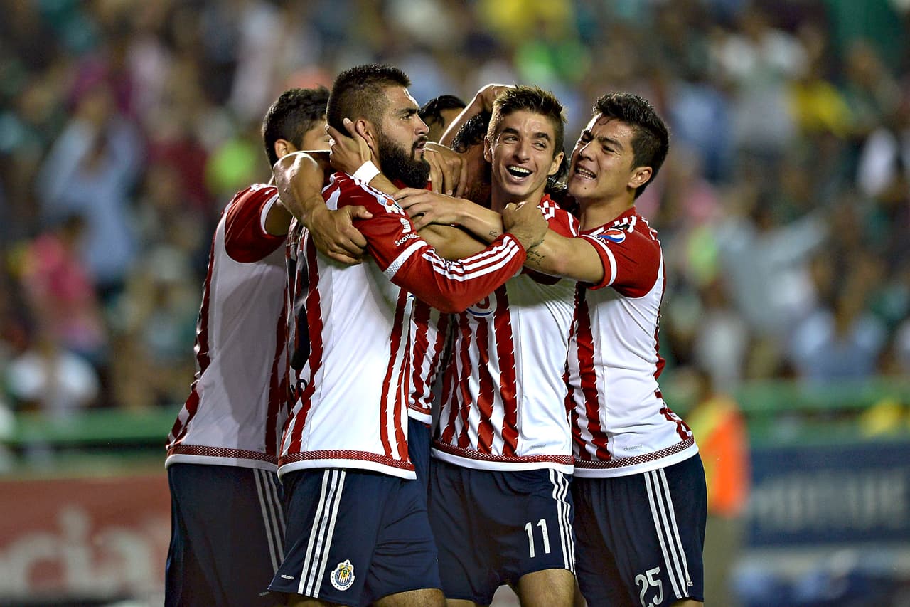 ¿Cuánto han cambiado las Chivas desde aquel título? Si bien el equipo se transformado bastante en los último años los cambio al plantel no han sido tantos desde ese entonces.