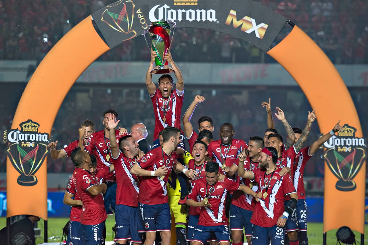 El caso de Veracruz tiene más cambios y, a pesar de que se alzaron en el último título de Copa en el Clausura 2016 al vencer 4-1 al Necaxa, los Tiburones Rojos se ven muy diferentes.