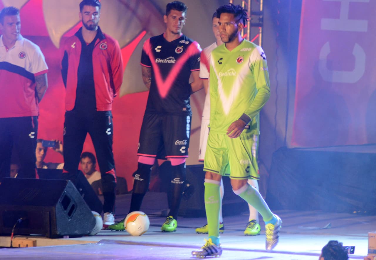 La principal alta en lo que a jugadores se refiere está en la portería, el peruano Pedro Gallese, que brilló en la Copa América Centenario defenderá los tres palos jarochos, con ello Melitón Hernández ha sido relegado a la banca.