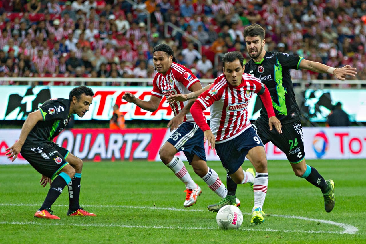 De esta manera se verán las caras los transformados conjuntos de las Chivas del Guadalajara y los Tiburones Rojo del Veracruz en la Supercopa MX en el StubHub Center de Carson, California.