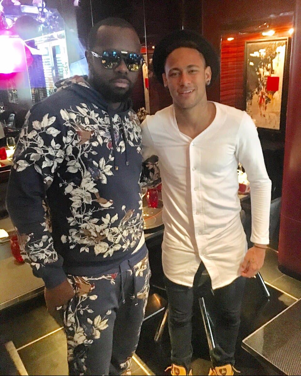 Una fotografía de un rapero revelaría el “sí” de Neymar al PSG