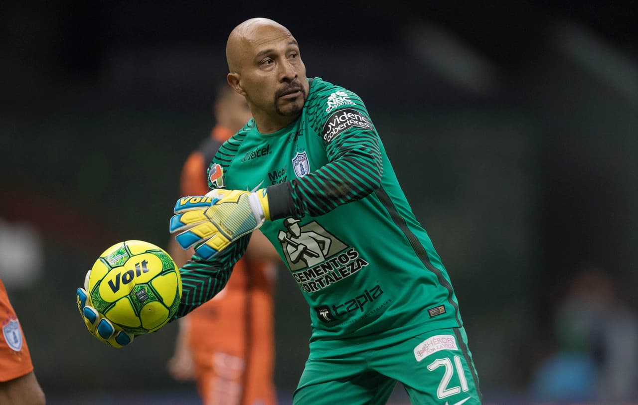 Óscar Pérez, renueva contrato con Pachuca.