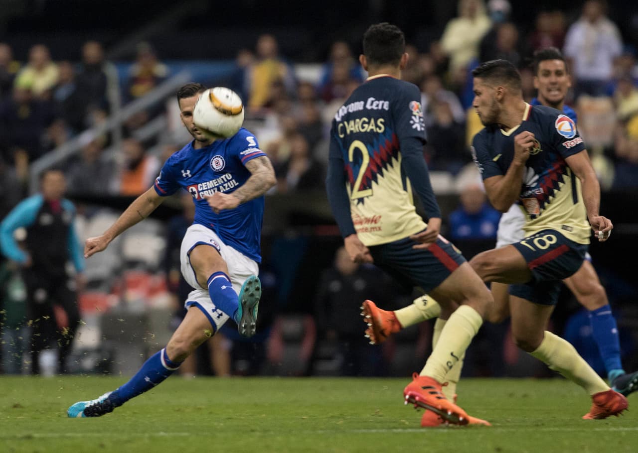 Del lado de los azules, pasó algo similar. Edgar Méndez, Martín Rodríguez y Felipe Mora tuvieron sus chances pero no la consiguieron embuchacar.