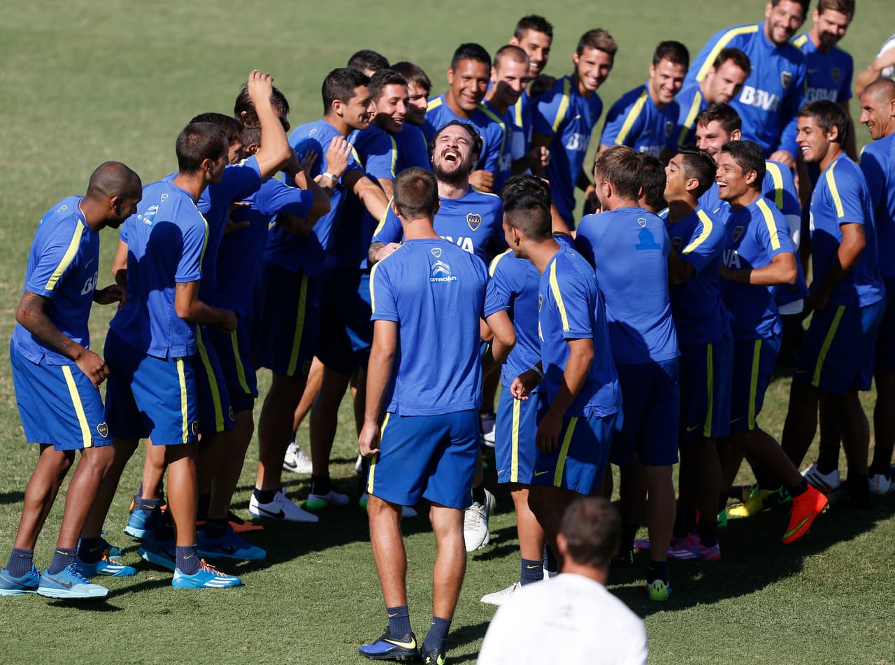 Pensó que volviendo a Argentina con Boca Juniors (el club de sus amores) se reencontraría con su forma goleadora. Acá el día que le hicieron la 'novatada' en Casa Amarilla.