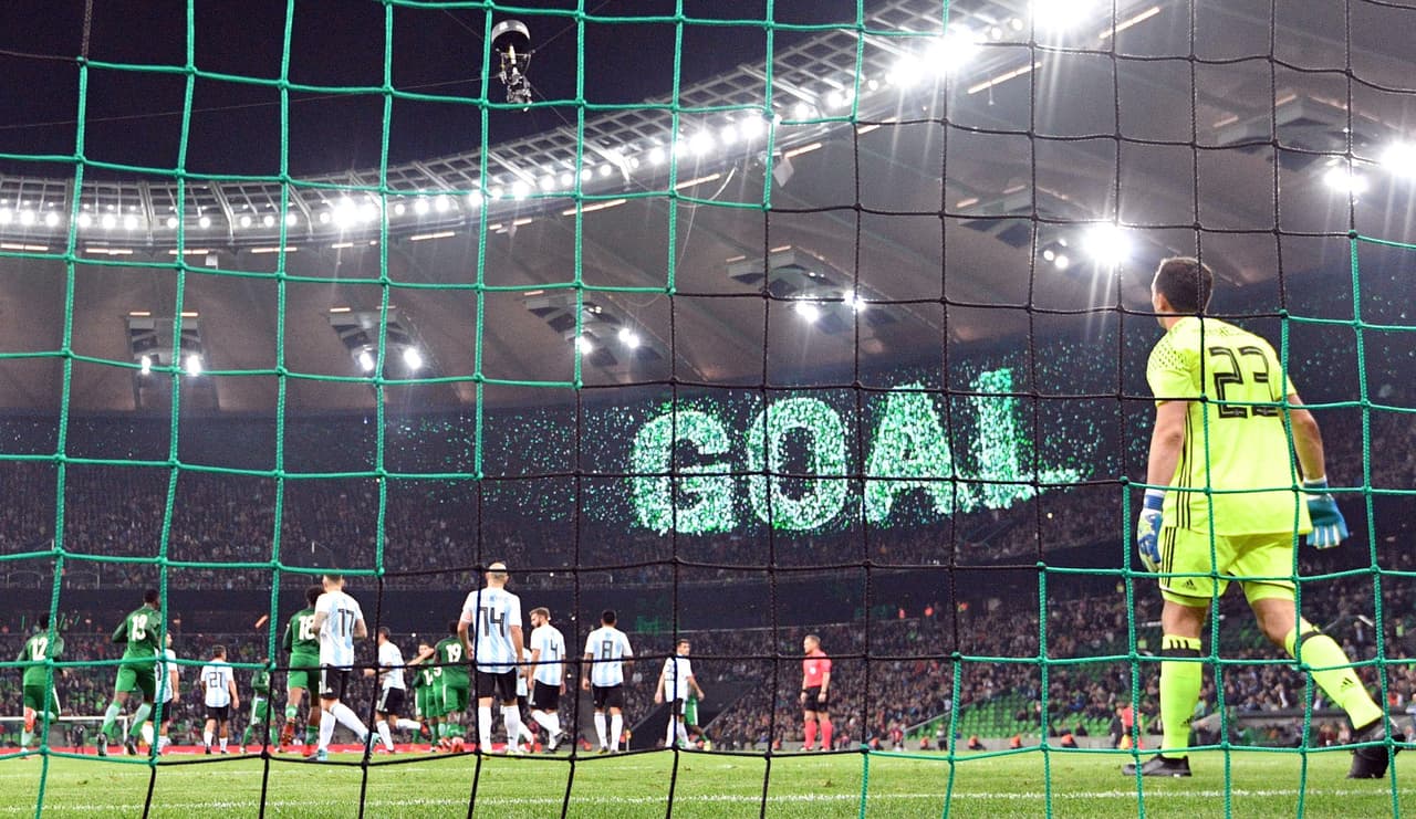 Al minuto 44, antes de acabar el primer tiempo, Iheanacho recortó distancias con un gran tiro libre para superar a Marchesín.