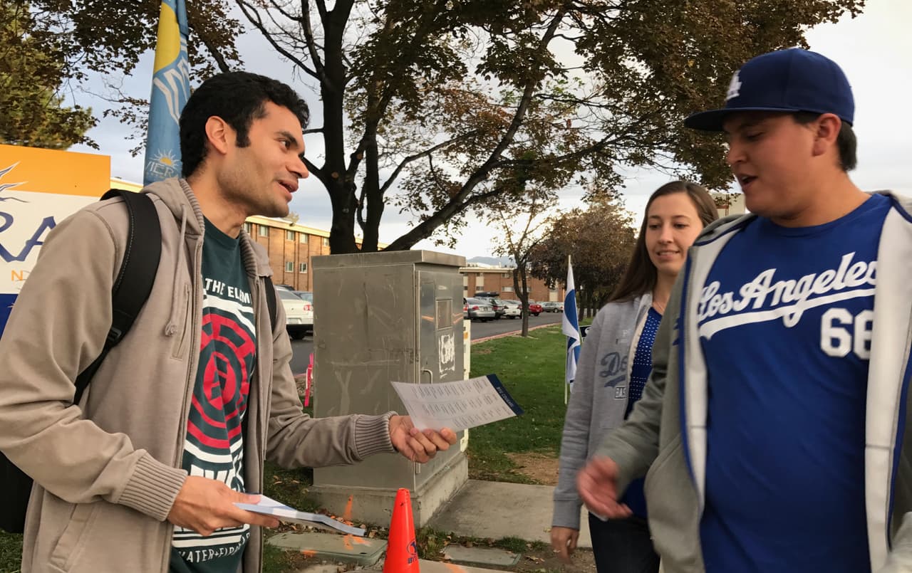 Daniel Montez, de 27 años, es un hispano de tercera generación que votará por McMullin.
