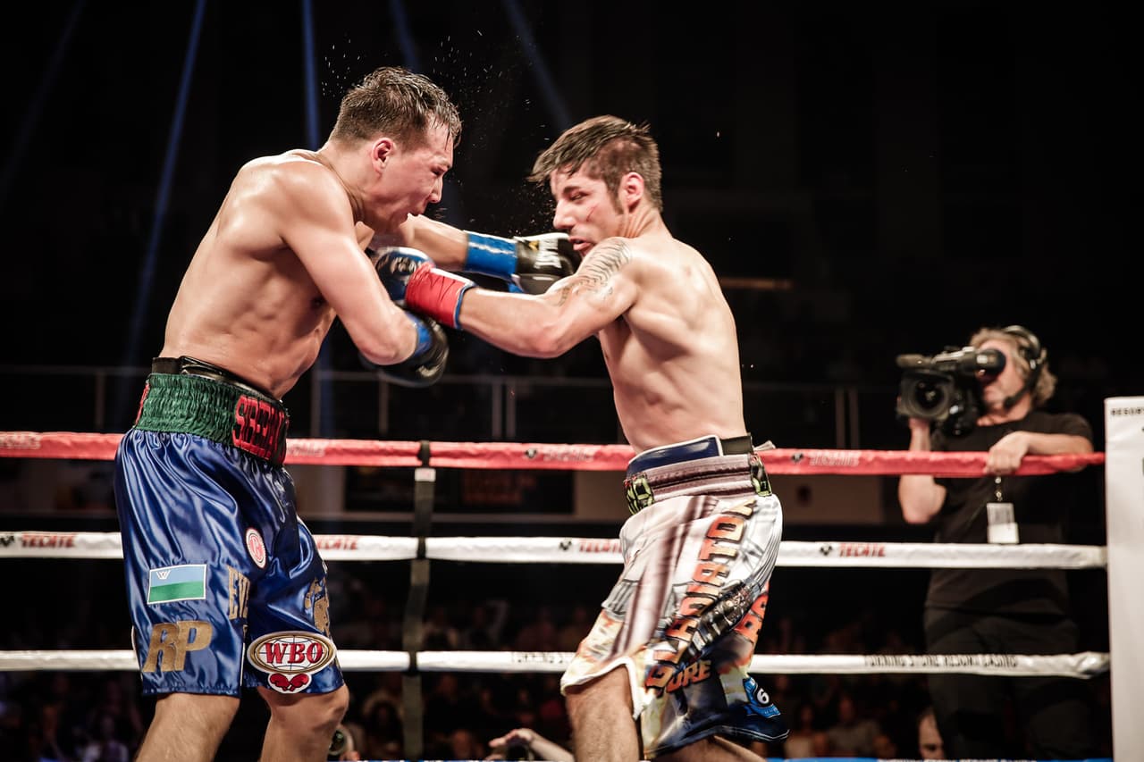 John Molina Jr y Ruslan Provodnikov cambiaron golpes sin tregua por 12 asaltos.