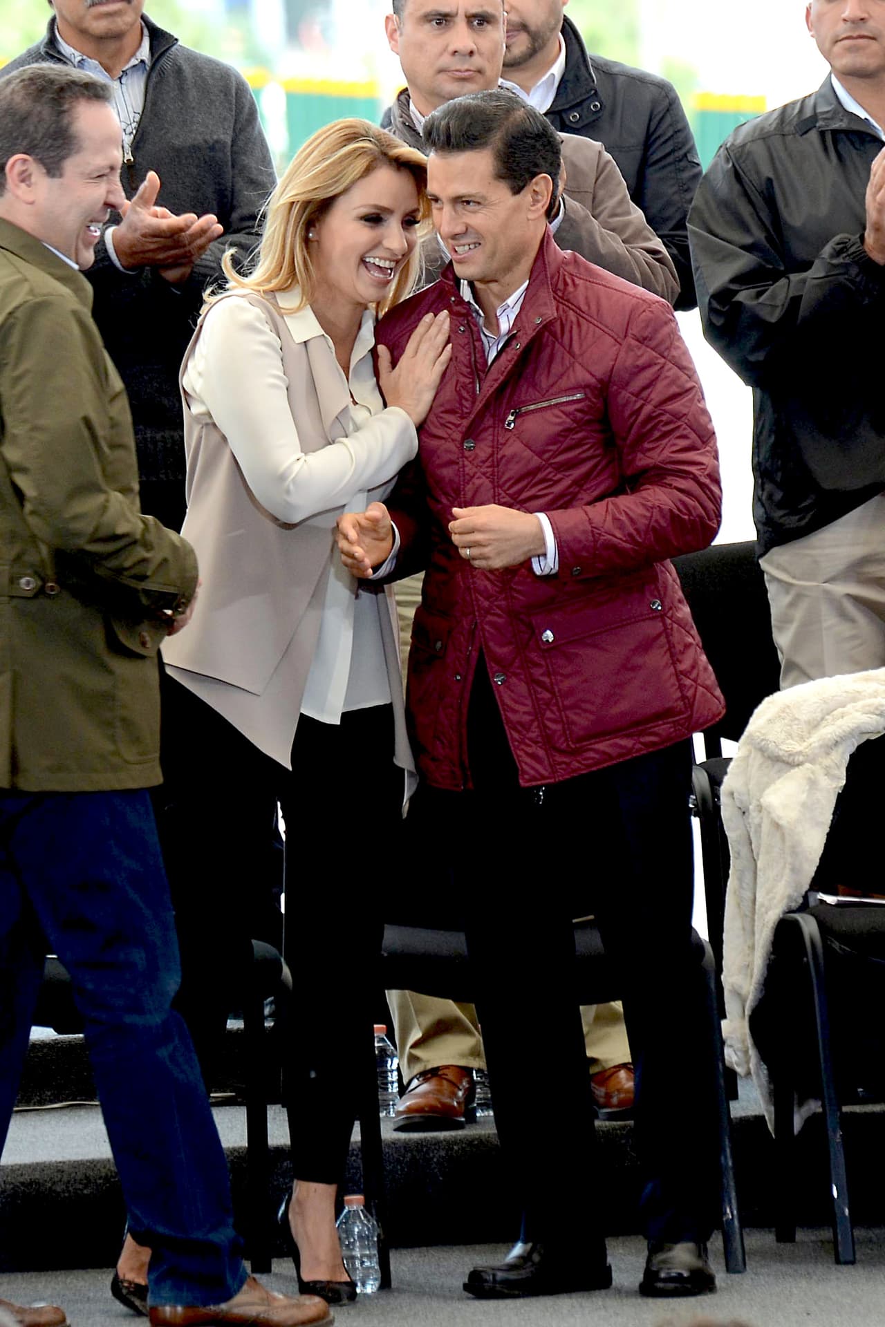 Pero no todo fue formalidad y trabajo. Al terminar con el compromiso llegó el momento de la "pachanga".