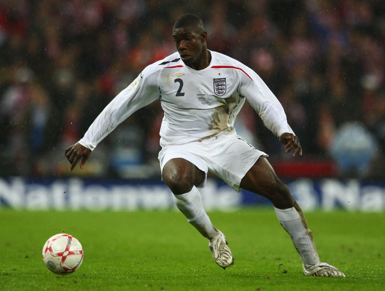 17) MICAH RICHARDS | Potencial: 89 | En 2007 llevaba dos años jugando como profesional con el Manchester City, y se perfilaba como uno de los mejores defensores de Inglaterra.