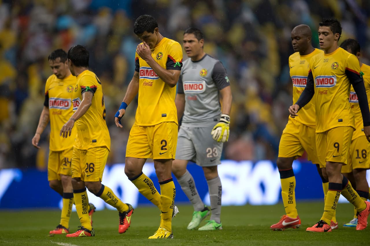 La frustración se hizo evidente al final del primer tiempo, con el marcador global 0-2 en contra en un clásico y frente a su público.