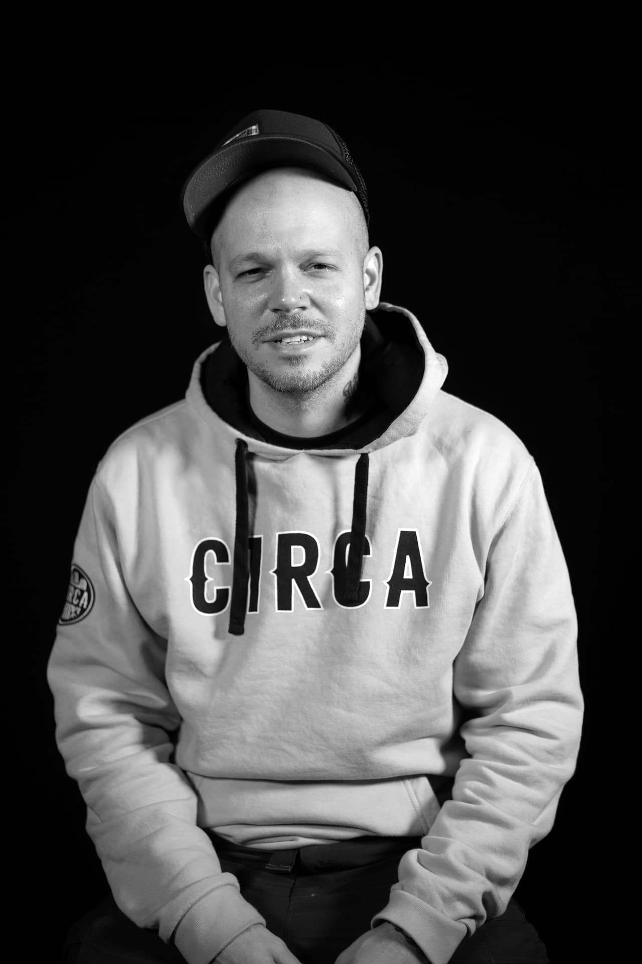 In the first episode of U-LAB podcast, Residente talks to U-LAB’s Nuria Net about the creative process behind his new album and documentary, the moment in first grade where he realized he was a good writer and how he got Lin-Manuel Miranda to rap in his album. Photos by Elisa Quero.