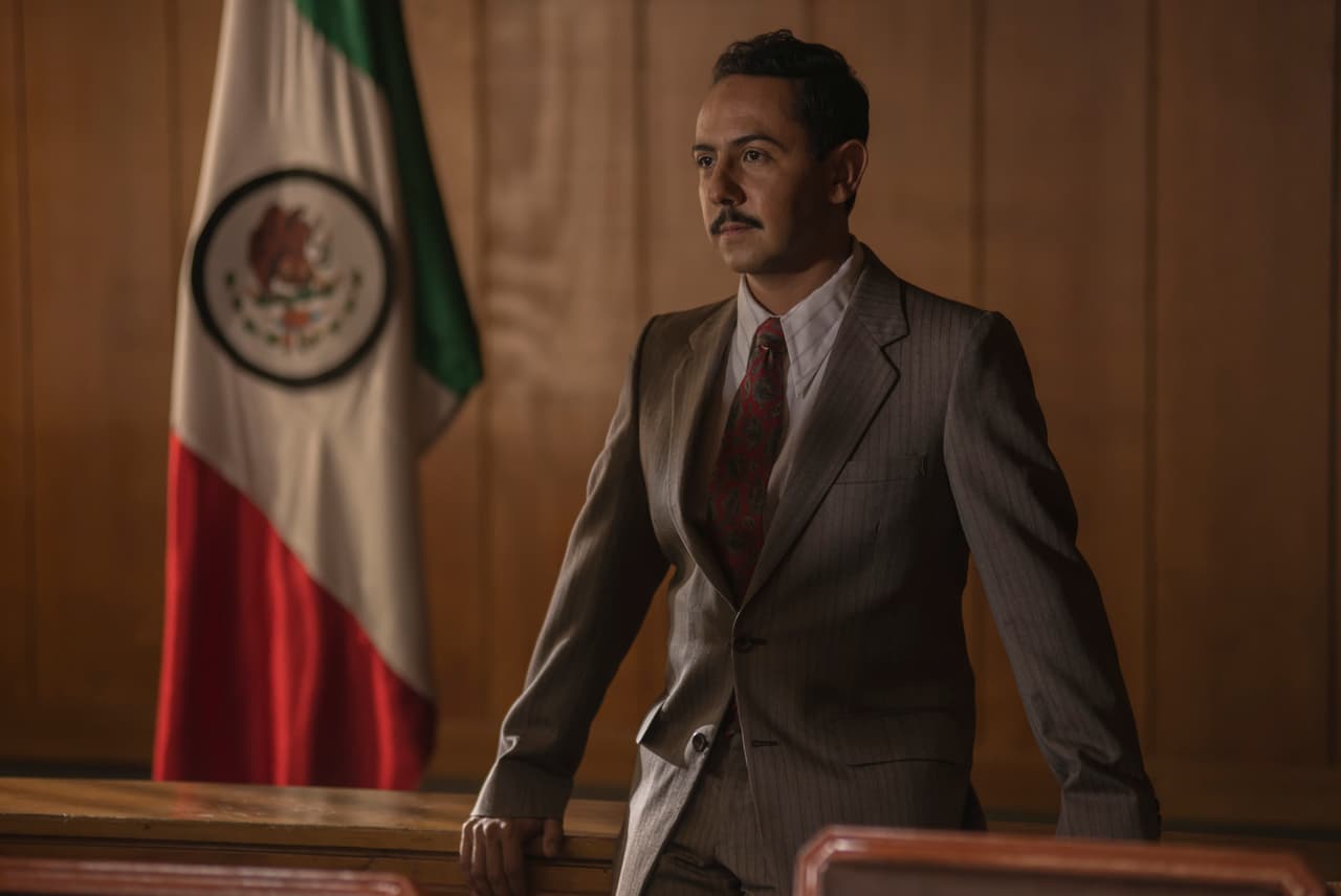 On the other hand, Conrado Higuera Sol 'Don Sol', was getting involved in politicsas an adviser to senior officials in the political party that was ruling Mexico by that time. His first major blow was when he disclosed evidence about the Governor of Jalisco with money laundering for the Guadalajara cartel founder, Rafael Caro Quintero, with the purpose of climbing positions in the government.