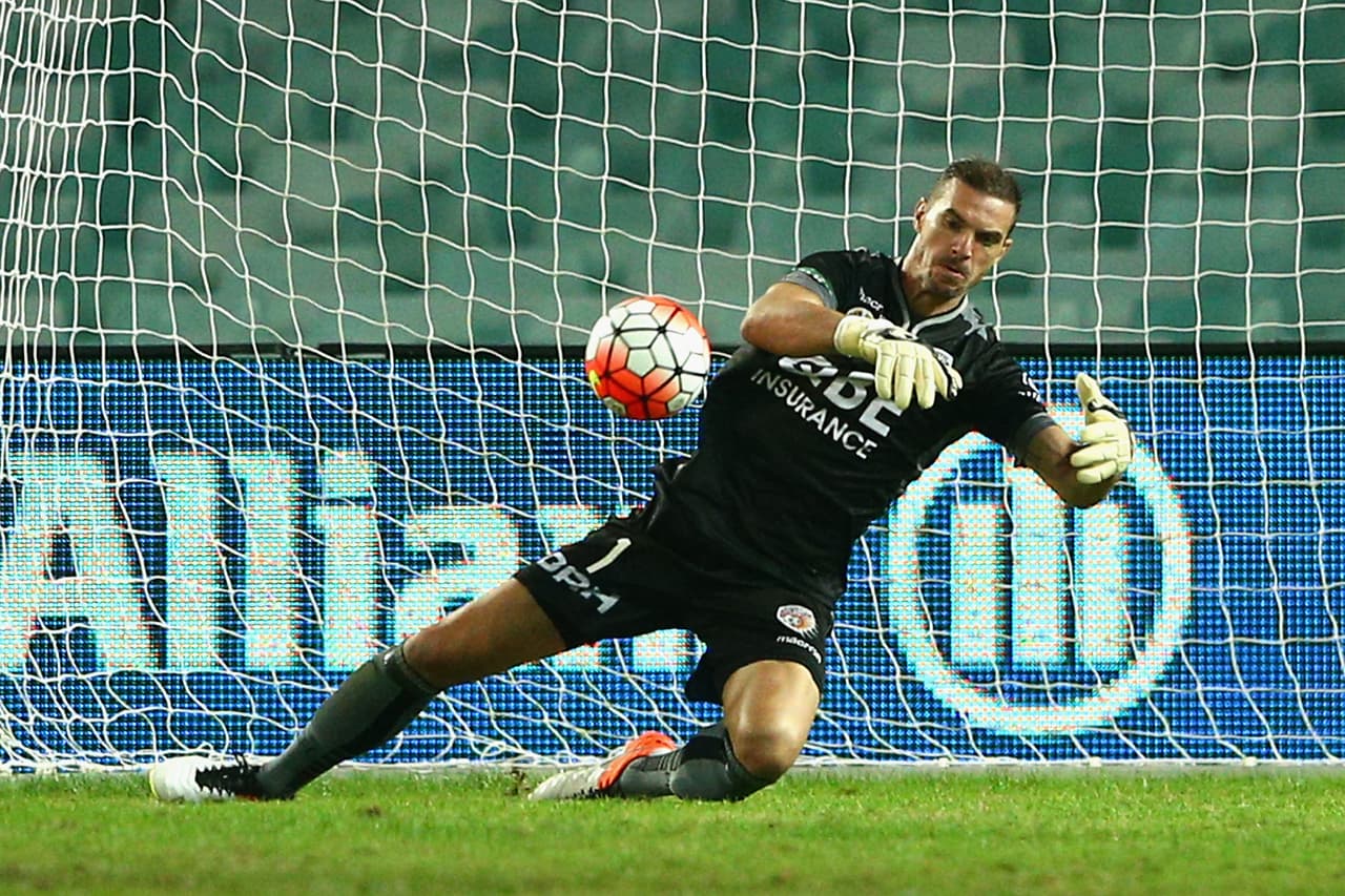 Ante Covic es un arquero australiano de origen croata que, con 41 años, se mantiene en competencia con el Western Sydney Wanderers FC que milita en la A-League de Australia.