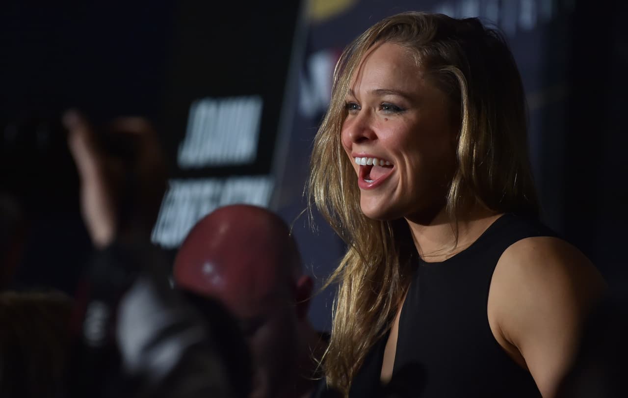 En medio de los rumores sobre una posible llegada de la luchadora a la WWE, que significaría su retiro de las Artes Marciales Mixtas (MMA), Ronda Rousey habría dado el sí a Travis Browne para ir al altar.