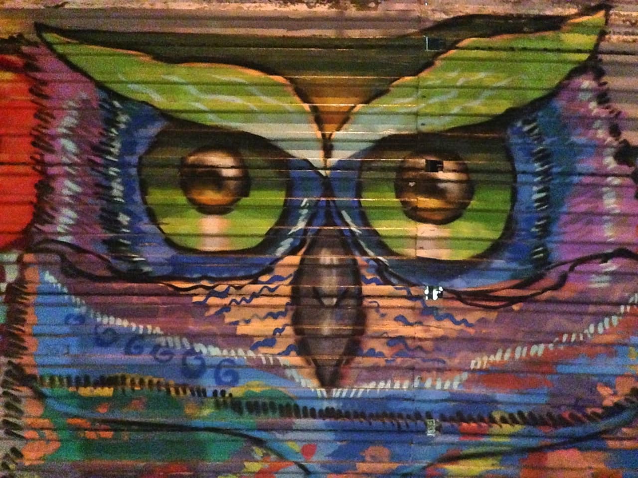 Automovilistas pueden apreciar las pinturas mientras esperan cruzar la frontera a EEUU por Tecate.