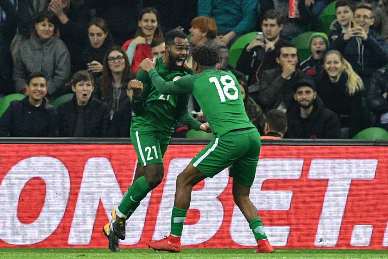 Posteriormente, en el minuto 52, la noche le cayó encima a Argentina con el tercero de Nigeria en el pie derecho de Idowu.