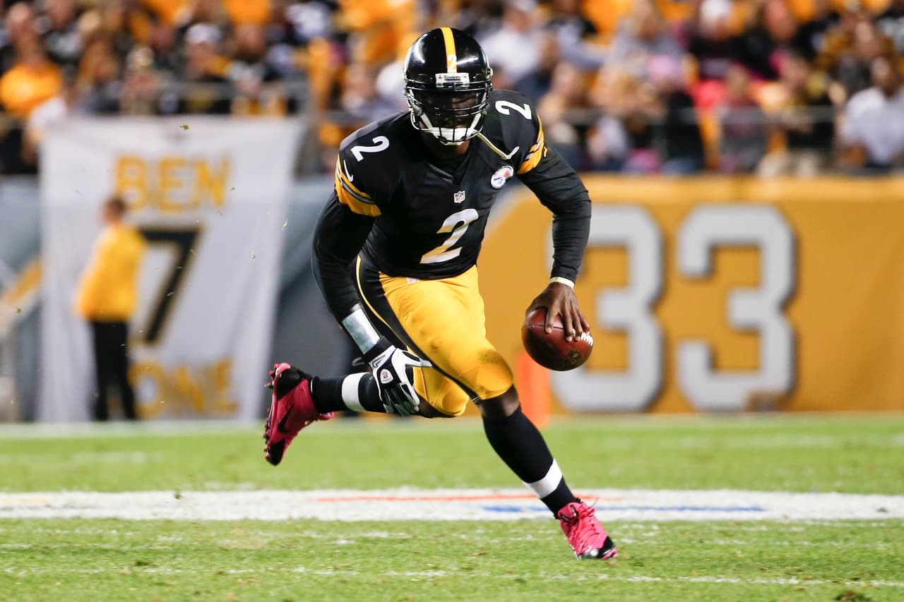 Pittsburgh Steelers quarterback Michael Vick (2) scrambles in the second quarter of an NFL football game against the Baltimore Ravens, Thursday, Oct. 1, 2015 in Pittsburgh. (AP Photo/Gene J. Puskar)