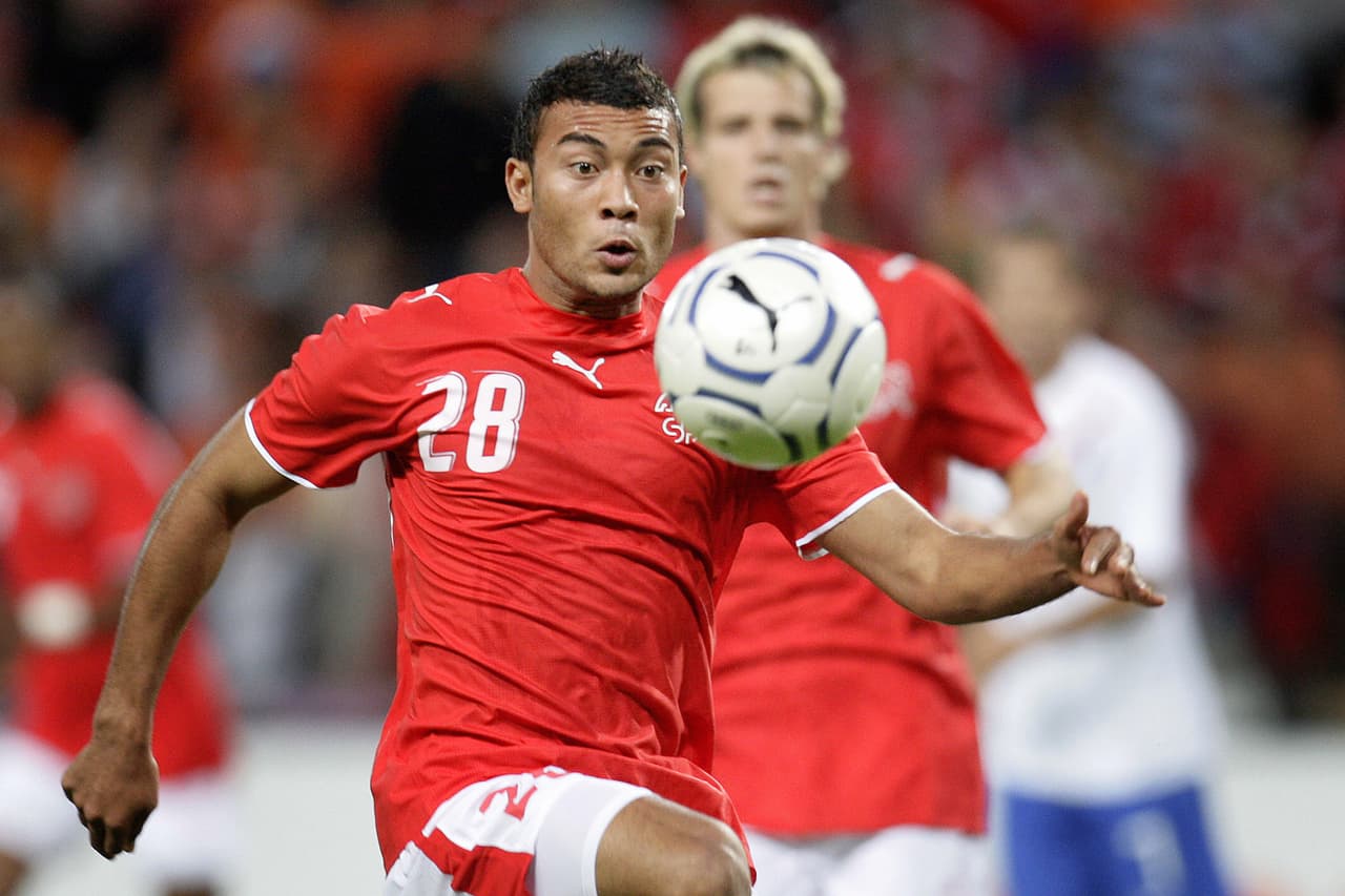 20) JOHAN VONLANTHEN | Potencial: 88 | Nacido en Santa Marta, Colombia, la tierra del 'Pibe' Valderrama, pero se nacionalizó suizo y jugó para la selección de ese país. En 2007 jugaba con el PSV Eindhoven a sus 20 años de edad, y deslumbraba por sus habilidades de control de balón y desborde por las bandas.