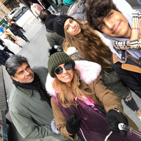 Lili se casó en 1992 con Lorenzo Luaces y tienen dos hijos: Lorenzo Jr (18 años) y Lina Teresa (15 años).