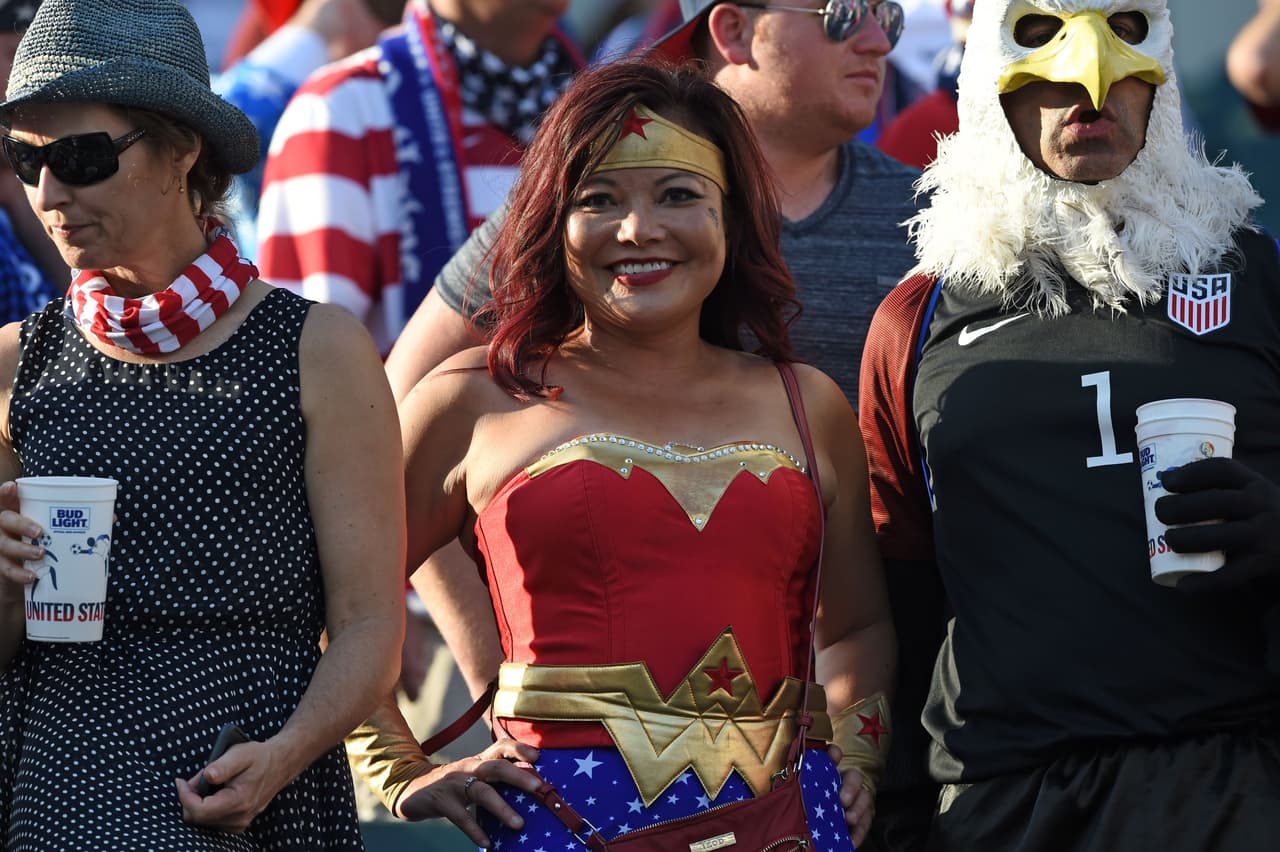 La Copa América Centenario no sólo fue un espectáculo dentro de las canchas sino en las gradas. Disfruta de las bellezas que apoyaron a sus ídolos.