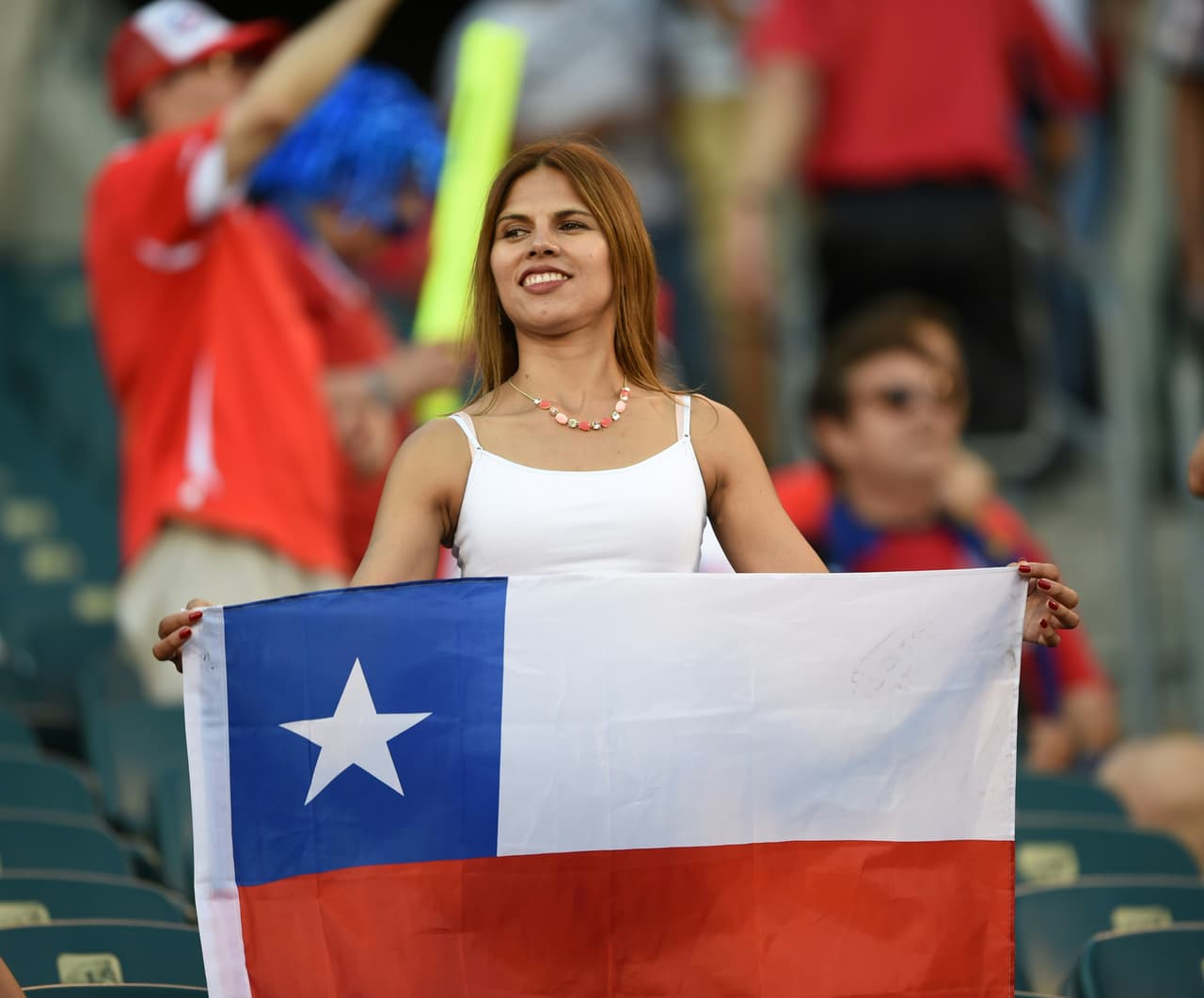 La Copa América Centenario no sólo fue un espectáculo dentro de las canchas sino en las gradas. Disfruta de las bellezas que apoyaron a sus ídolos.
