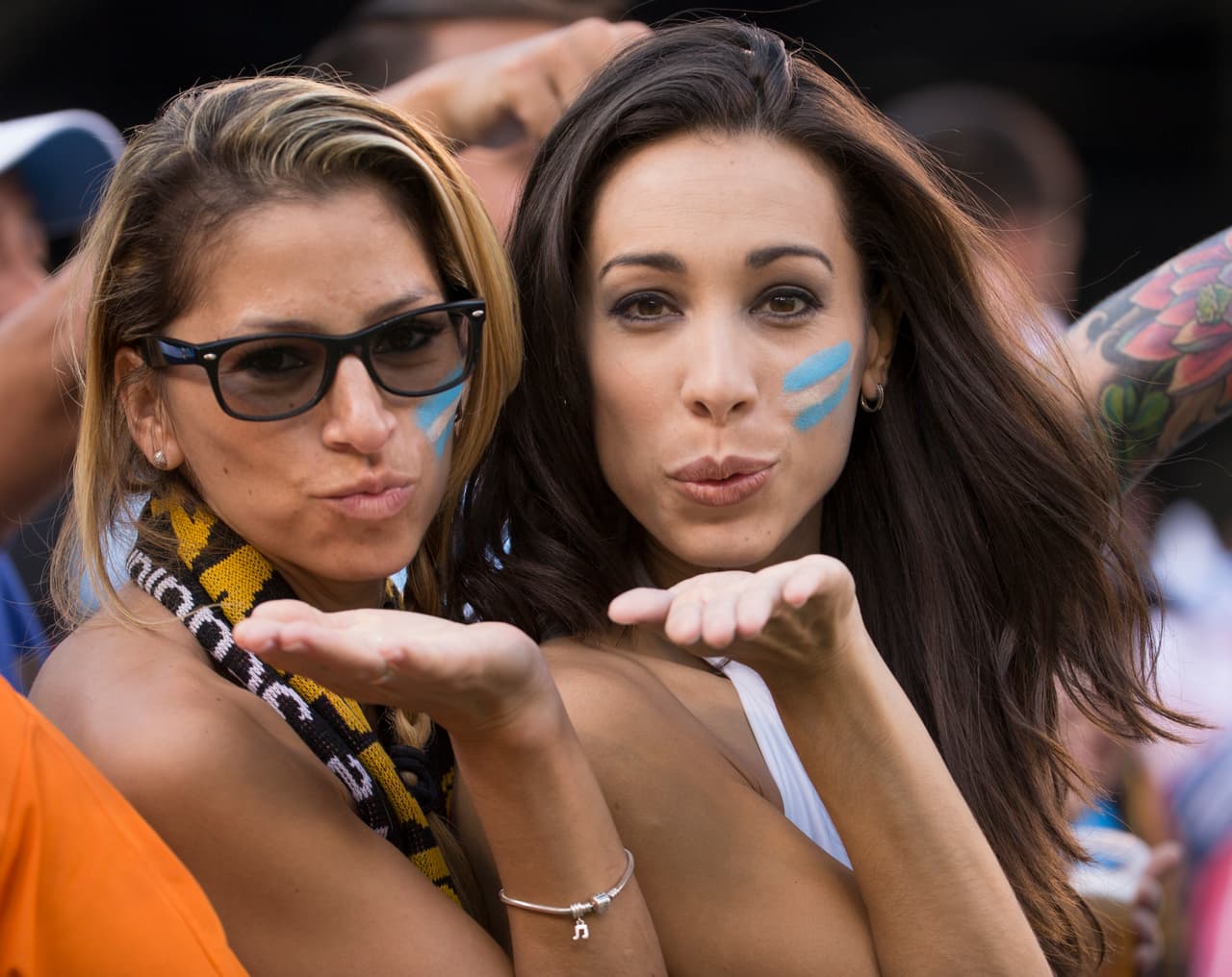 La Copa América Centenario no sólo fue un espectáculo dentro de las canchas sino en las gradas. Disfruta de las bellezas que apoyaron a sus ídolos.