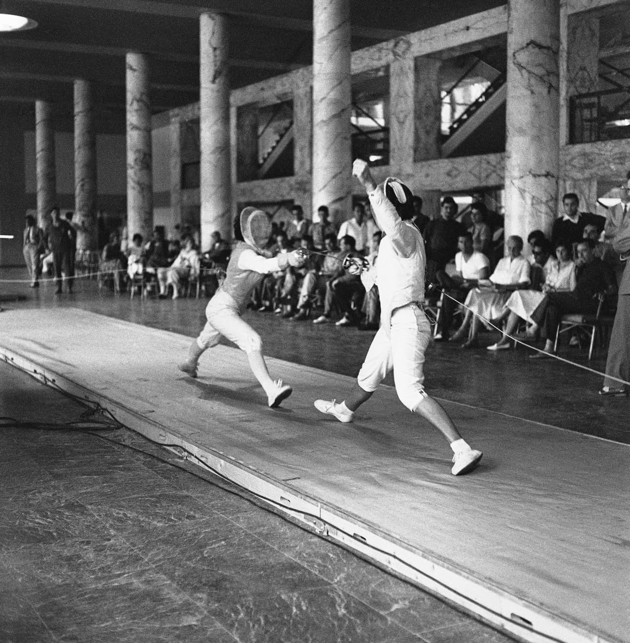 María del Pilar Roldán: la esgrimista fue la primera mujer mexicana en ganar una medalla Olímpica, consiguiendo así romper la historia en los Juegos de México 68. Terminó segunda y obtuvo la plata.