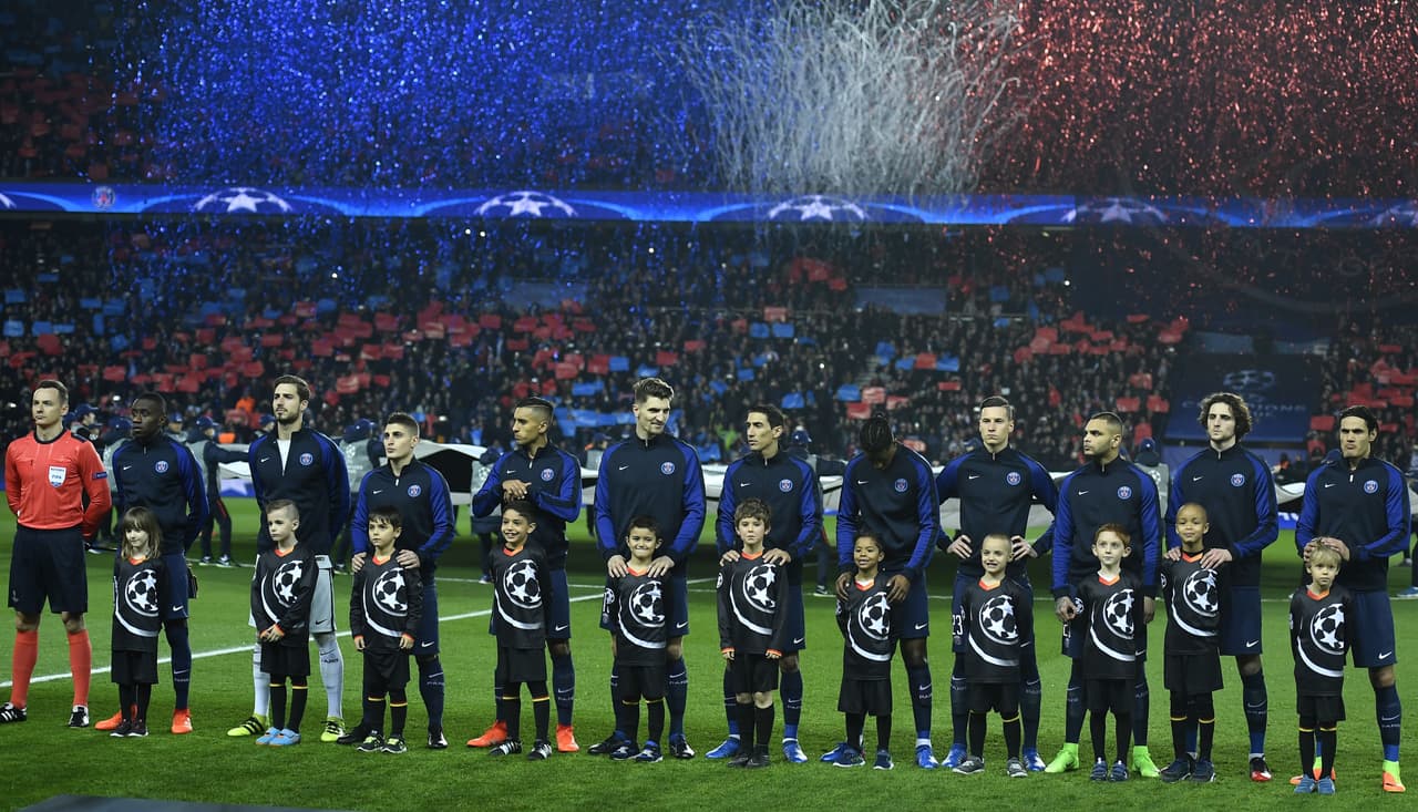 La fiesta y el colorido mostraron que el local tendría el apoyo de sus seguidores, sin importar que la ventaja histórica la tuvieran los visitantes.