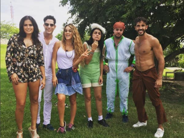 Pedro Prieto prefirió hacer frente al calor quitándose la camisa y luciendo su abdominales.