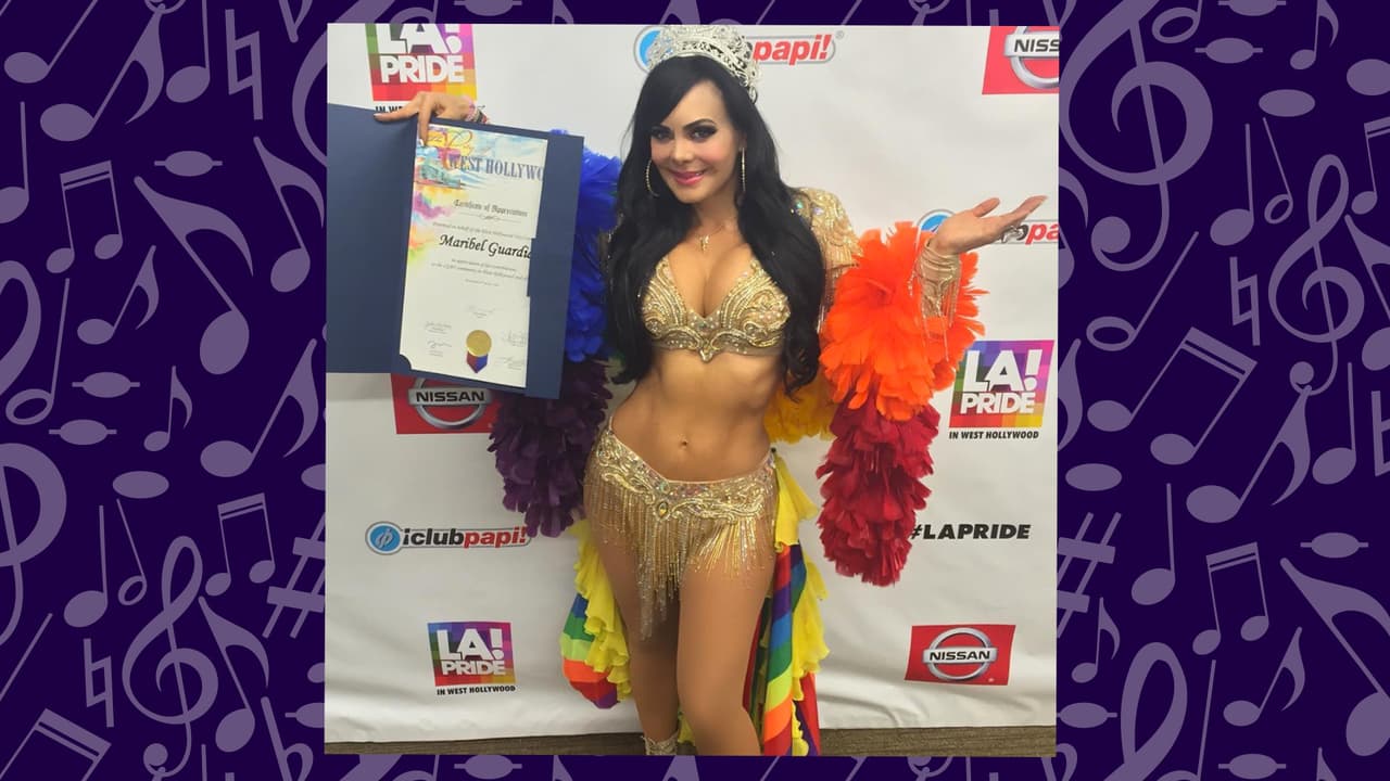 Maribel Guardia tiene 58 años de edad. Sí, leyeron bien. 58. El espectacular cuerpo de esta mujer es algo a lo cual nunca nos vamos acostumbrar. Y lo que es peor, la cantante y actriz se convertirá en abuela muy pronto. Su único hijo, José Julián Figueroa, quien tuvo con el fallecido Joan Sebastian, se convertirá en padre en el mes de mayo. José Julián sólo tiene 21 años, pero desde ya está haciendo que Maribel sea una mujer muy feliz.