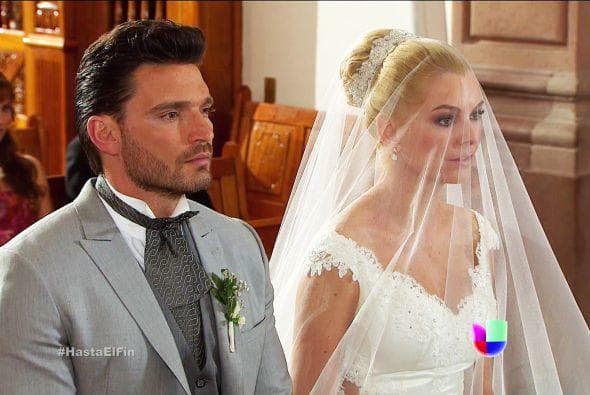 Al terminar dicha telenovela, los actores anunciaron que esperaban a su primer hijo juntos y que muy pronto llegarían al altar. Estos planes se vieron opacados, pues en cuanto nació su hijo la pareja se separó e iniciaron una guerra de declaraciones entre ellos.