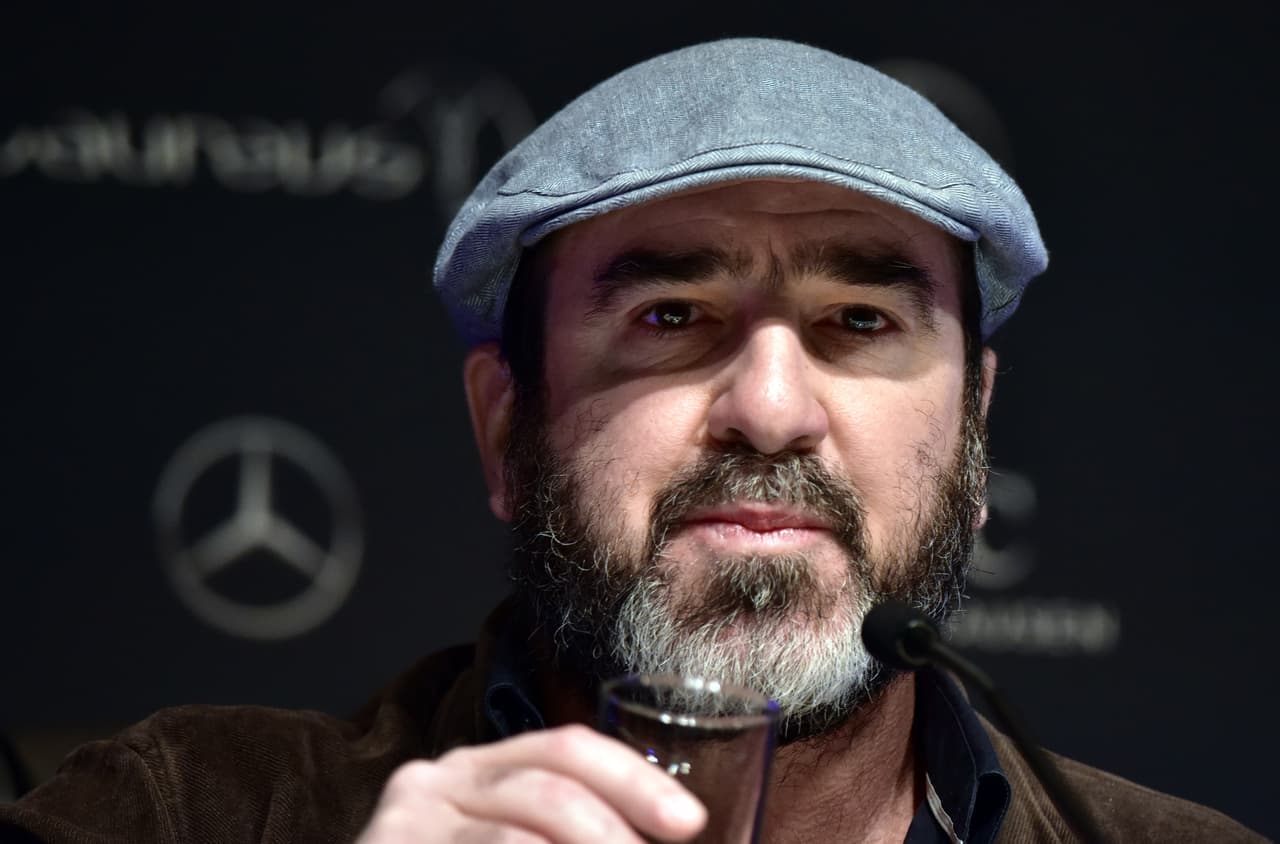 Cantona ha actuado en varias películas, entre ellas "La alegría está en el campo", "La Fortuna de Vivir" y "Buscando a Eric", donde se interpreta a sí mismo.