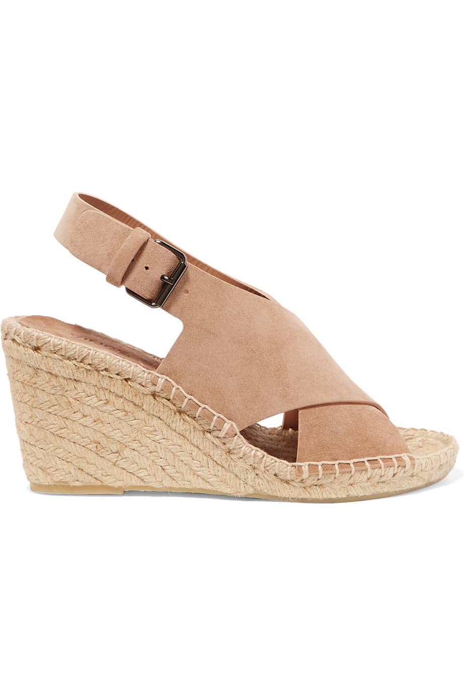 11. Si quieres ganar un poco de altura pero no te animas a usar tacones durante todo el día, las plataformas estilo alpargatas son tu mejor opción. Busca unas de gamuza y con las asas muy anchas como estas de Vince.