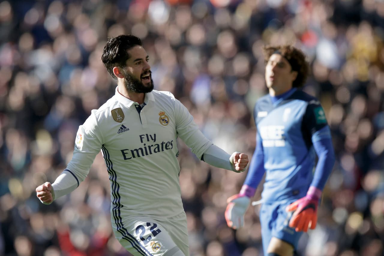 Mientras Isco se fue con doblete al descanso, Ochoa sufría cuatro goles en el primer tiempo ante la impotencia de sus compañeros ante el líder de la Liga de España.